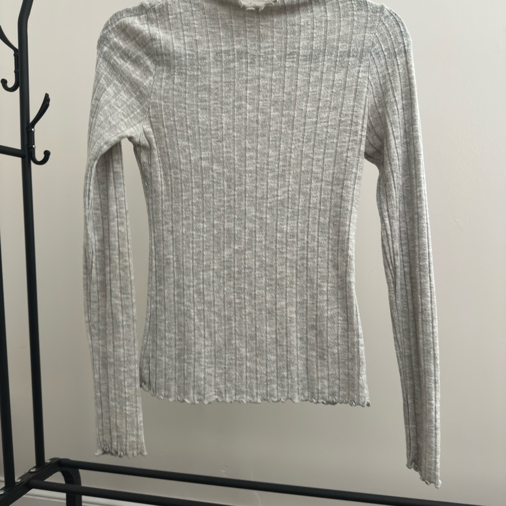 Gray Ribbed Long Sleeve Top - Picture 2 of 4